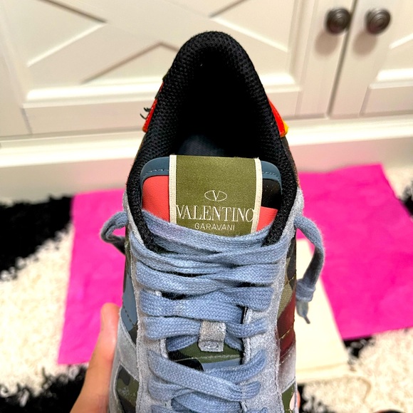 EUC Women’s Size 6.5 Valentino Garavani Rockrunner Sneakers In Hawaiian Style - Picture 8 of 16